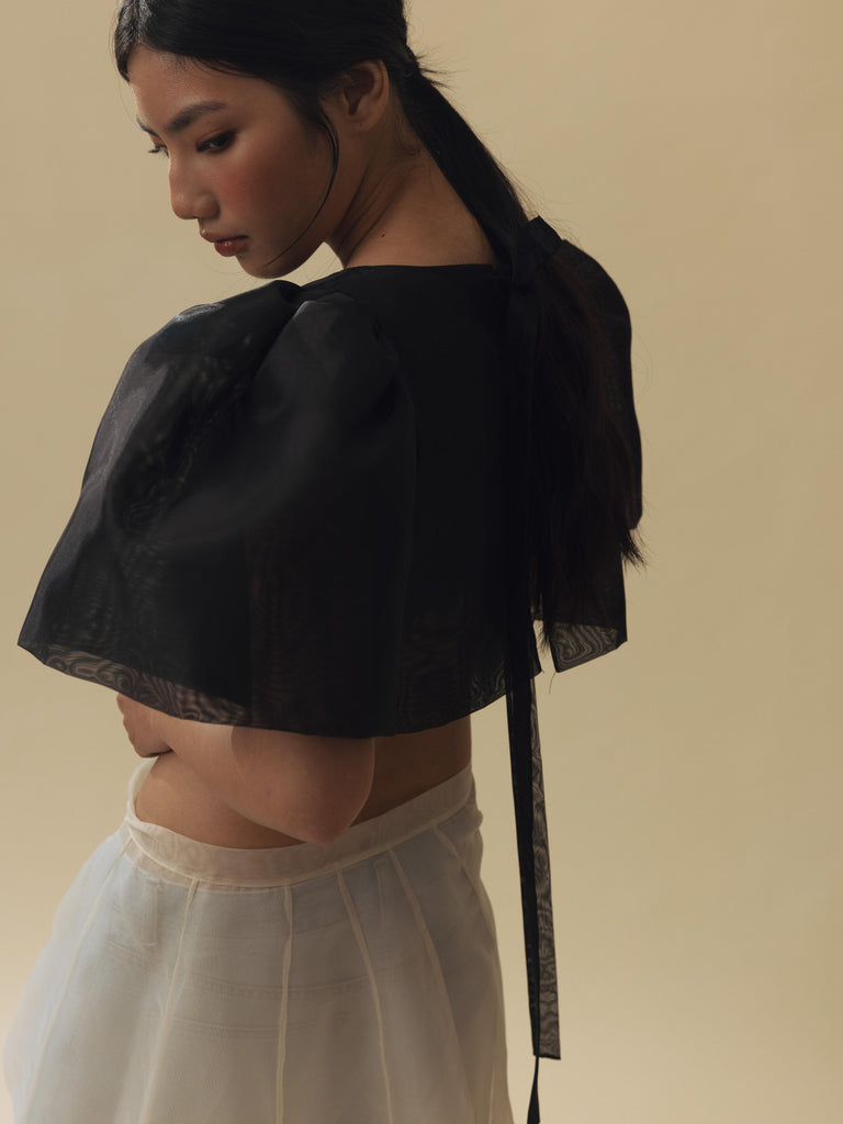 Vania Romoff Camisa Top Black made with silk organza and has Butterfly sleeves and a self-tie back ribbon 