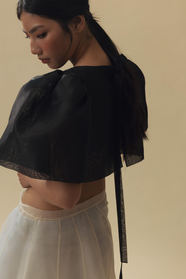 Vania Romoff Camisa Top Black made with silk organza and has Butterfly sleeves and a self-tie back ribbon 