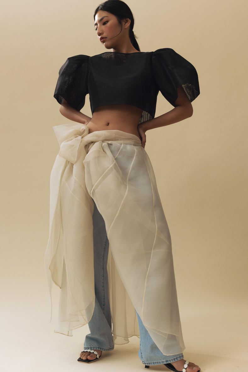Vania Romoff Camisa Top Black made with silk organza and has Butterfly sleeves and a self-tie back ribbon 