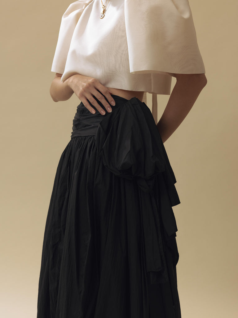 Vania Romoff Camisa Top Cream made with spun organza and has Butterfly sleeves and a self-tie back ribbon 