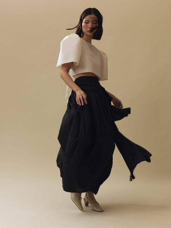 Vania Romoff Camisa Top Cream made with spun organza and has Butterfly sleeves and a self-tie back ribbon 