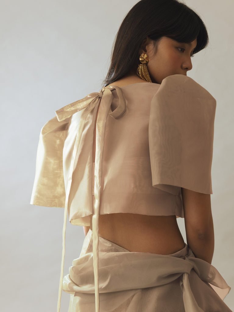 Vania Romoff Camisa Top Nude made with silk organza and has Butterfly sleeves and a self-tie back ribbon 