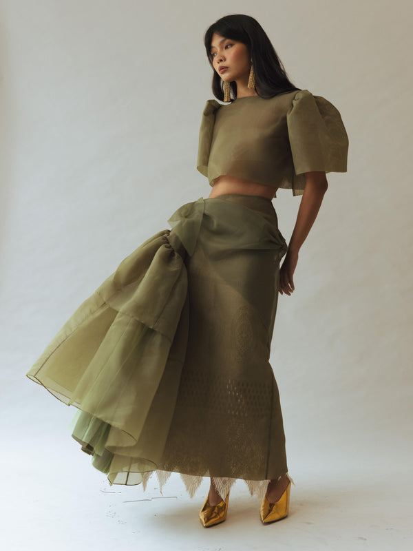 Vania Romoff Camisa Top Olive made with silk organza and has Butterfly sleeves and a self-tie back ribbon 