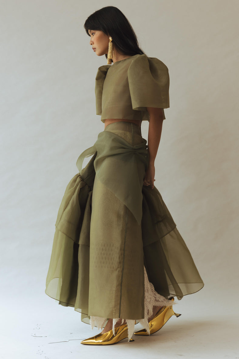Vania Romoff Camisa Top Olive made with silk organza and has Butterfly sleeves and a self-tie back ribbon 