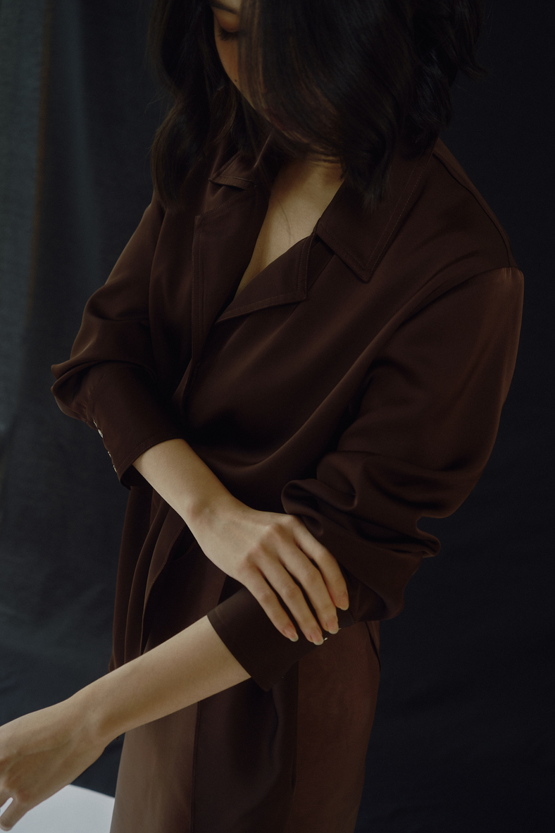 Vania Romoff The Silk Shirt in chocolate is made from lustrous silk blend fabric and cut for a relaxed fit