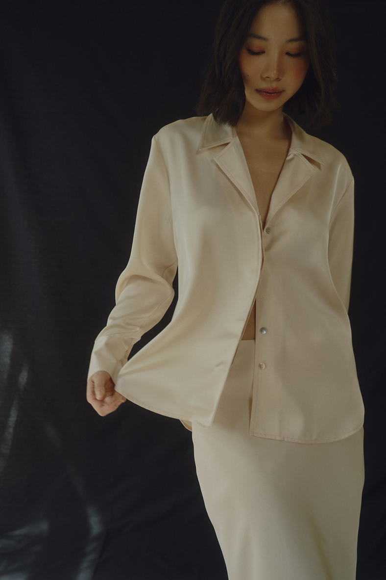 Vania Romoff The Silk Shirt in ivory is made from lustrous silk blend fabric and cut for a relaxed fit