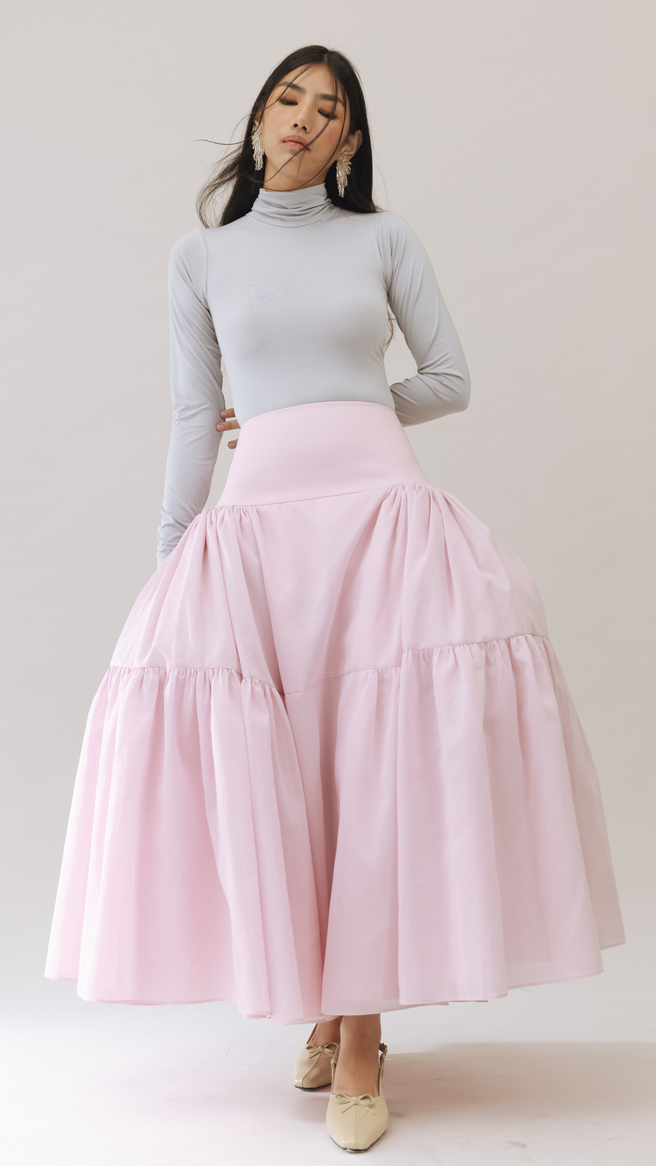 Francheska wears The Tabi Skirt in pink