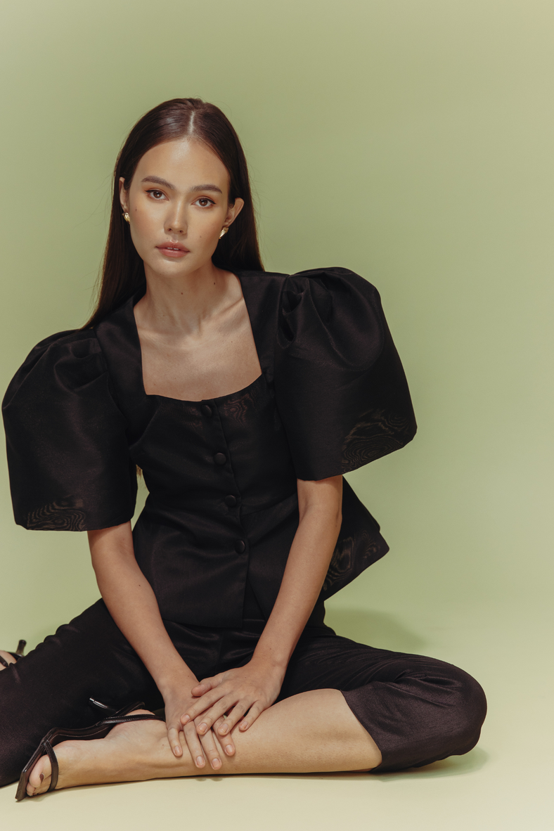 Vania Romoff The Camisa Blouse in black features our signature butterfly sleeves from the classic Camisa