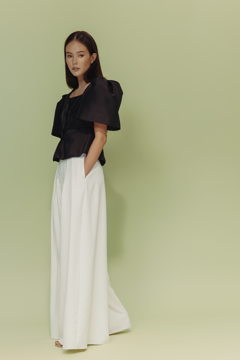 Vania Romoff The Camisa Blouse in black features our signature butterfly sleeves from the classic Camisa