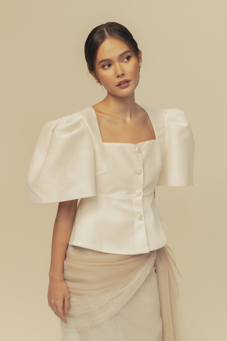 Vania Romoff The Camisa Blouse in cream features our signature butterfly sleeves from the classic Camisa
