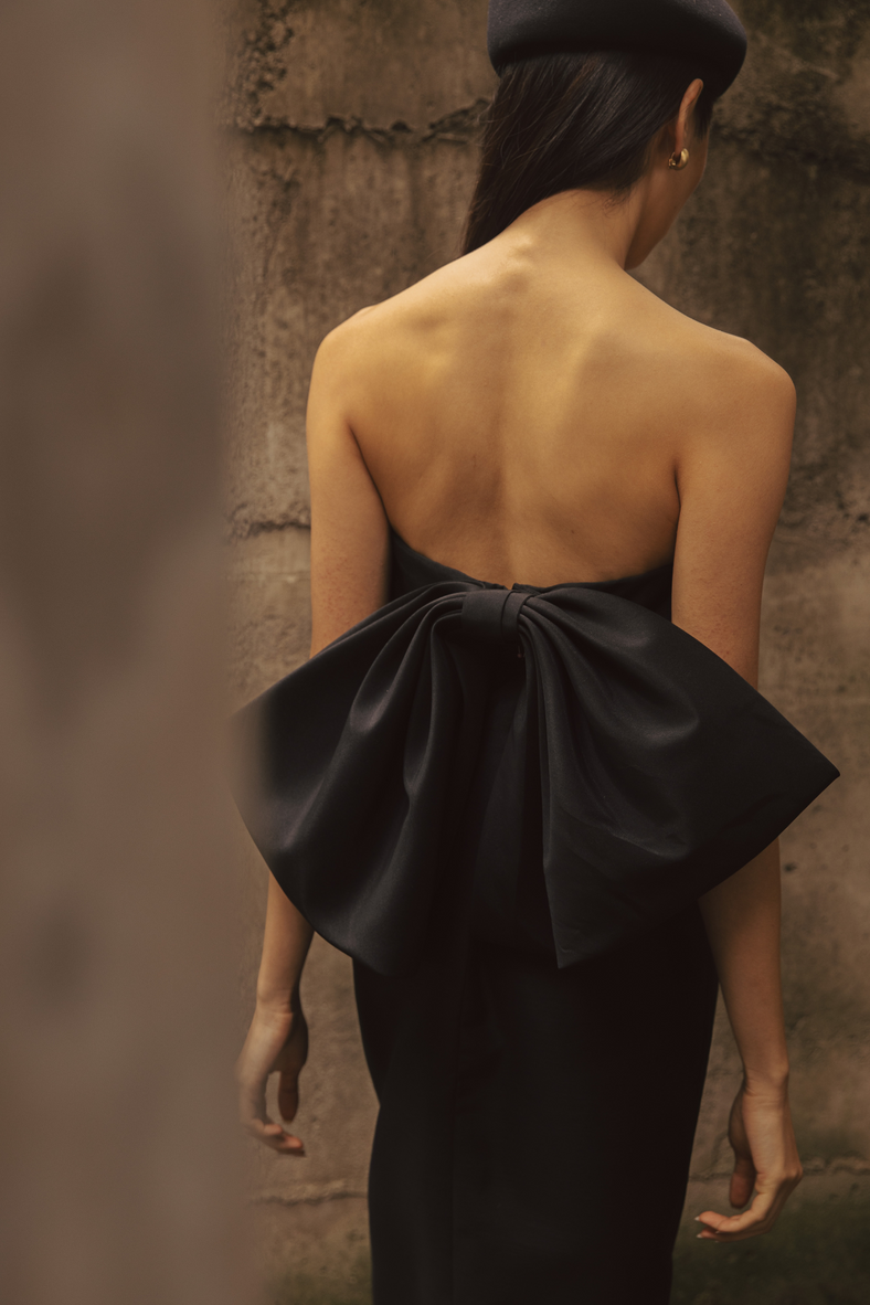 Vania Romoff Elis Dress in black is a strapless column dress crafted in Spun Organza