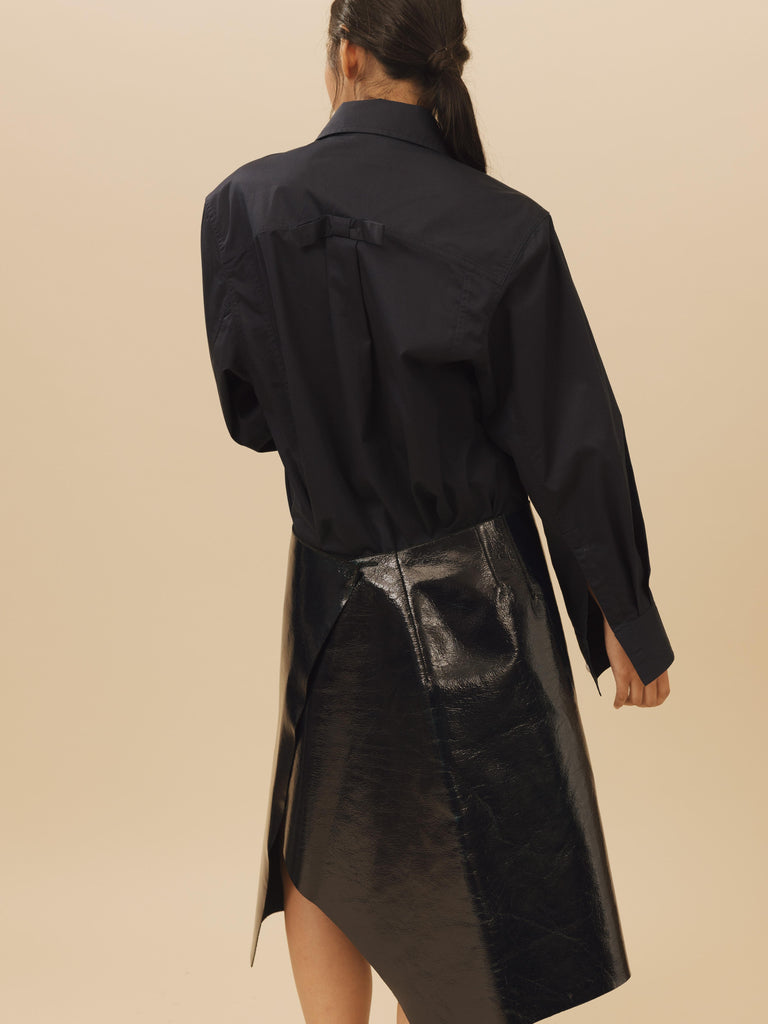 Vania Romoff Boyfriend Shirt made with cotton poplin, has a bow at the back and comes with a scarf