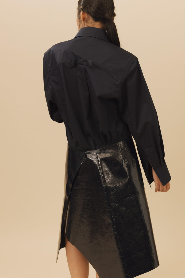 Vania Romoff Boyfriend Shirt Navy made with cotton poplin, has a bow at the back and comes with a scarf