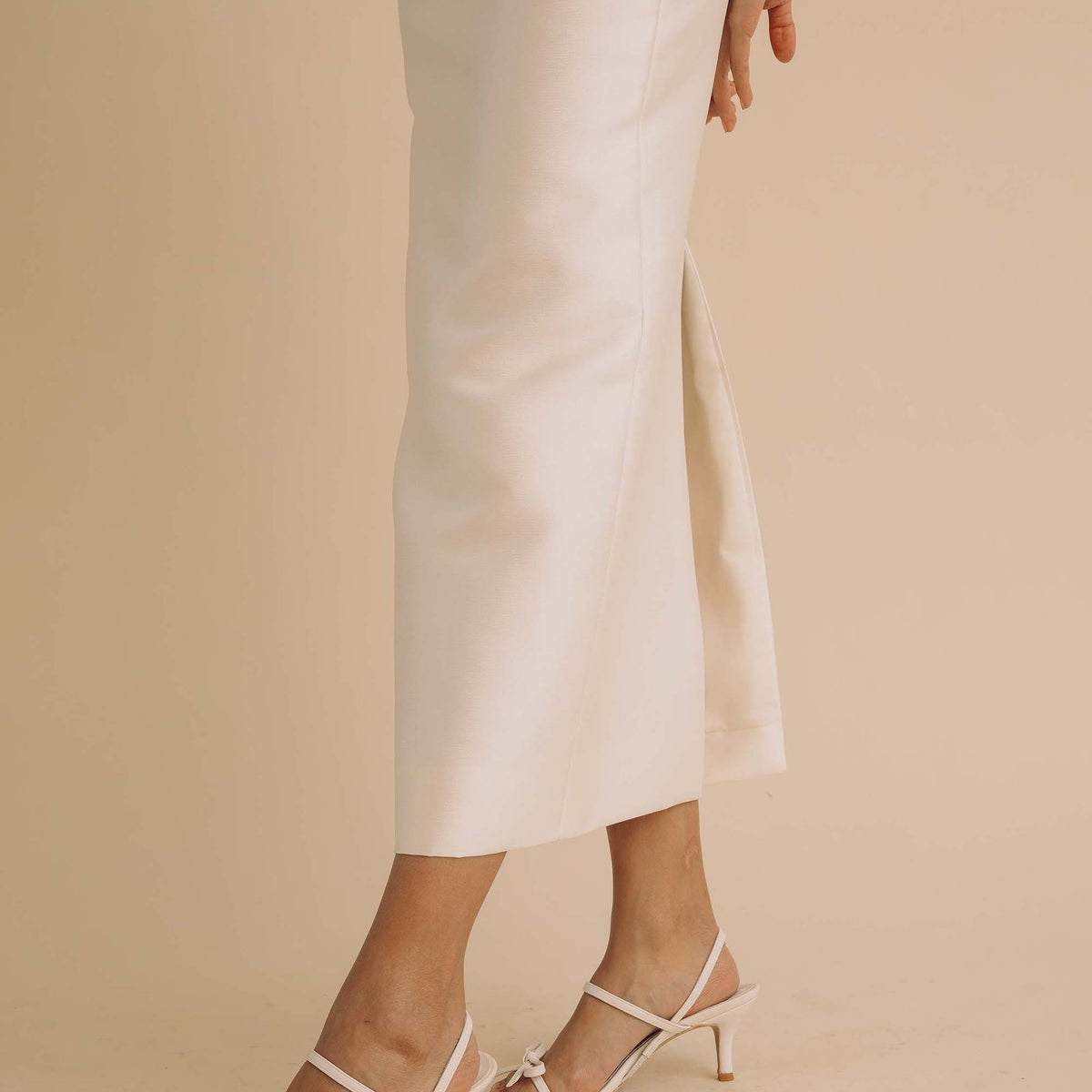 The Bow Slingback Sandal in White Vania Romoff Online